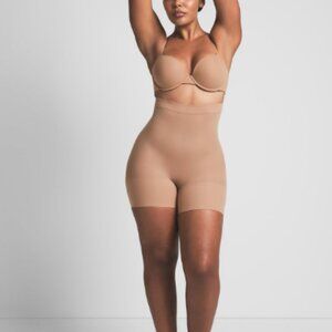 SKIMS BODY CORE SCULPT HIGH-WAISTED SHORT | SIENNA
